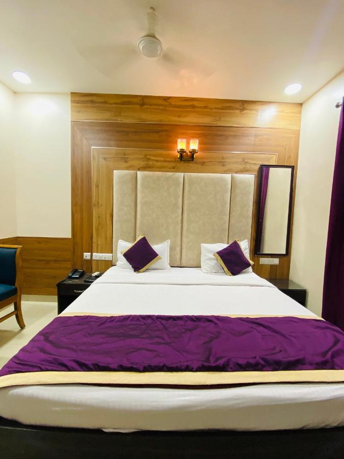 Hotel Pradeep Palace Gorakhpur Buitenkant foto