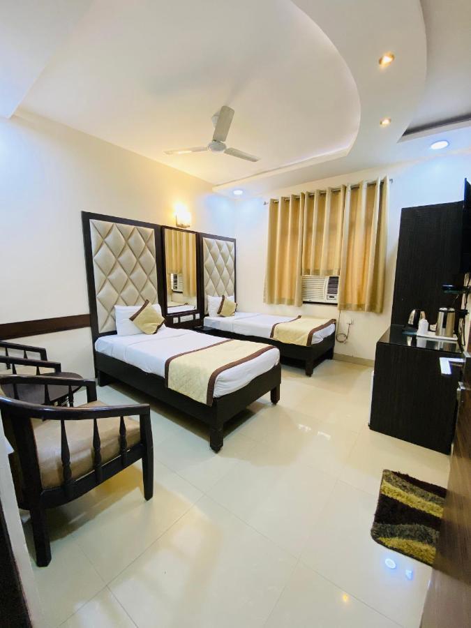 Hotel Pradeep Palace Gorakhpur Buitenkant foto