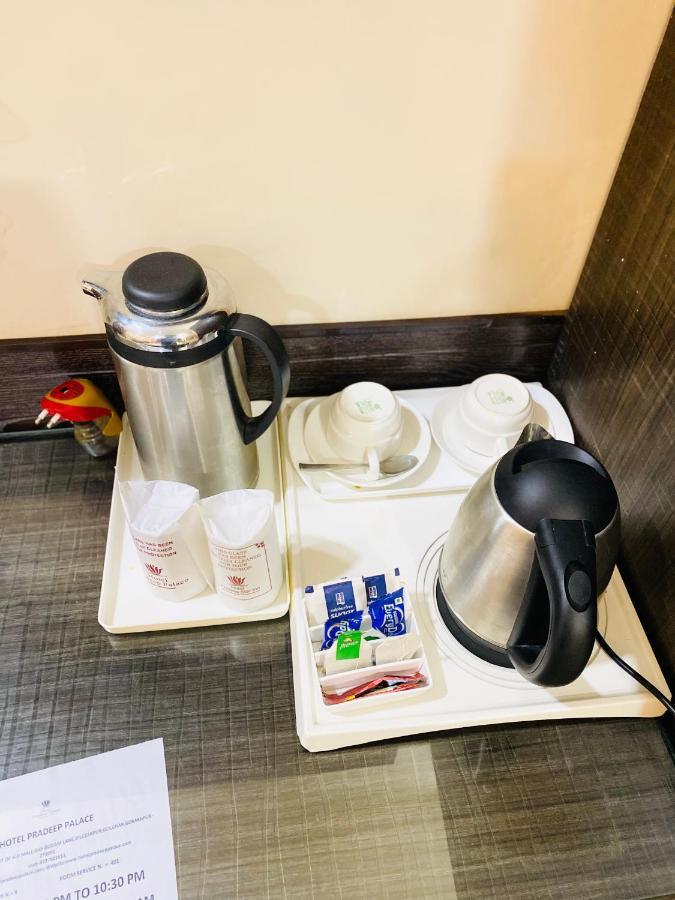 Hotel Pradeep Palace Gorakhpur Buitenkant foto