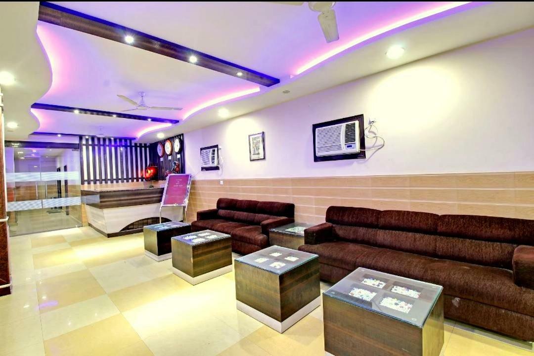 Hotel Pradeep Palace Gorakhpur Buitenkant foto
