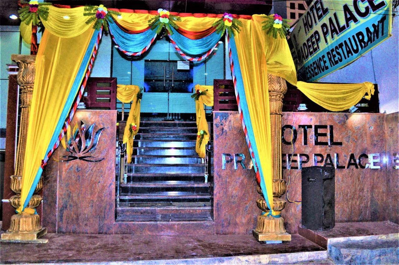 Hotel Pradeep Palace Gorakhpur Buitenkant foto